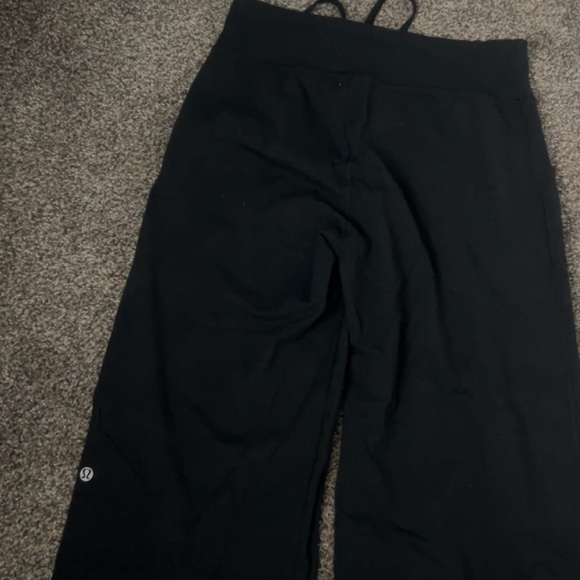 Lululemon yoga pants - Picture 2 of 3